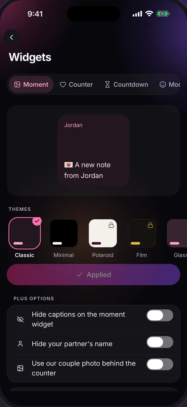 Widget settings: a moment widget preview with a new note from Jordan, the themes Classic, Minimal, Polaroid and Film, and options to hide captions or your partner's name.