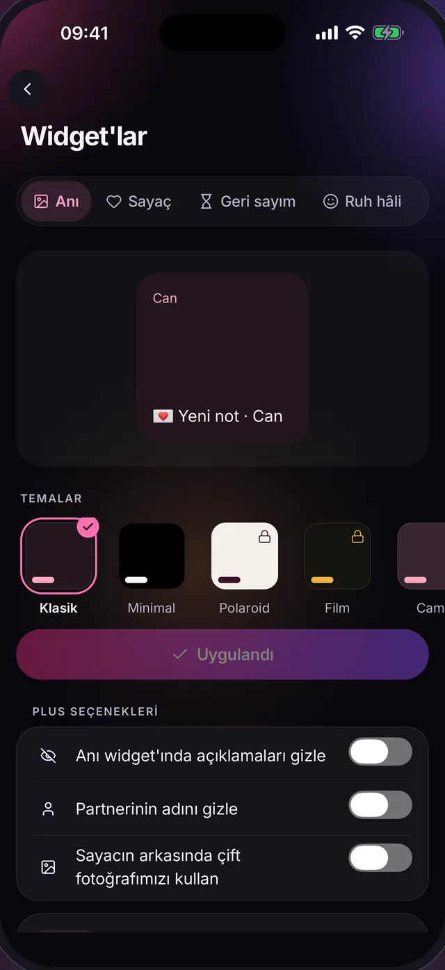 Widget ayarları: Can’dan gelen yeni notla anı widget’ı önizlemesi, Klasik, Minimal, Polaroid, Film temaları ve açıklamaları ya da partnerinin adını gizleme seçenekleri.